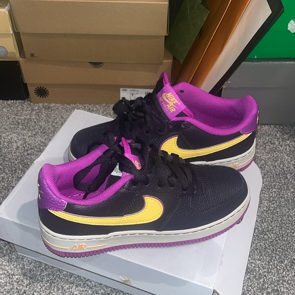 Nike Air Force 1s size 5 in big kids - Picture 2 of 8